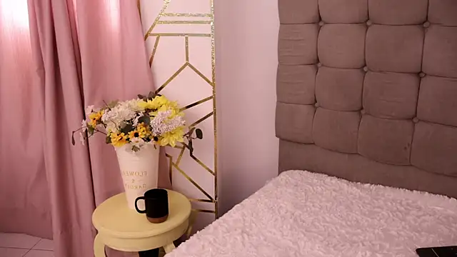 Lily rousee  online show from May 20, 2026, 12:44 pm