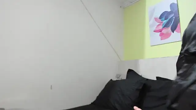 AtheneaArbelaez  online show from October 12, 2025, 1:32 pm