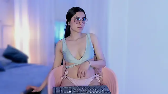 Kitana Clark online show from November 1, 2025, 7:38 pm