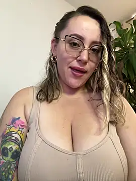 CurvyLust x online show from April 17, 2026, 1:25 pm