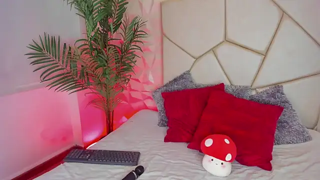 Snapshot of SASHASTRADA chatting on November 8, 2025, 10:19 pm SASHASTRADA online show from November 8, 2025, 10:19 pm