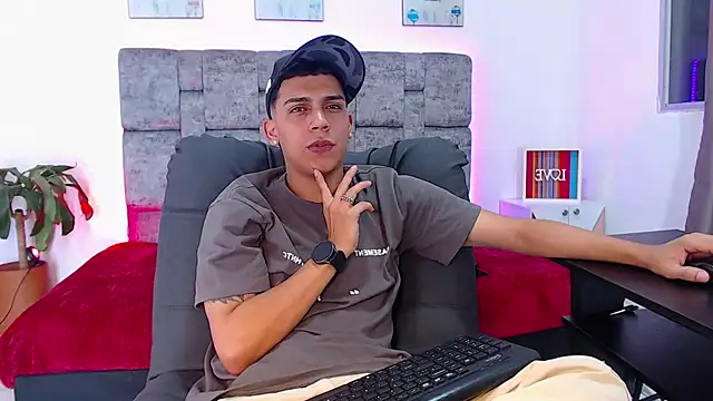 david santos16 online show from September 22, 2025, 11:18 pm