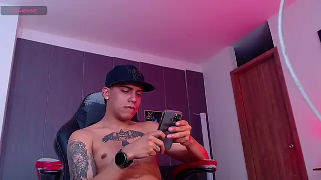 david santos16 online show from October 7, 2025, 4:09 am