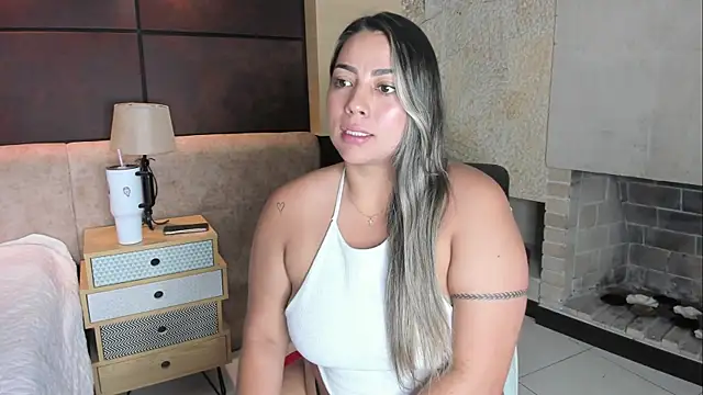 Snapshot of CandelaMartineez chatting on October 3, 2025, 3:53 pm CandelaMartineez online show from October 3, 2025, 3:53 pm