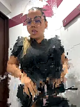 Snapshot of CandelaMartineez chatting on October 9, 2025, 3:10 pm CandelaMartineez online show from October 9, 2025, 3:10 pm