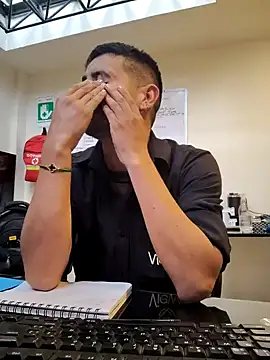 Juann-cock online show from November 23, 2025, 4:07 pm