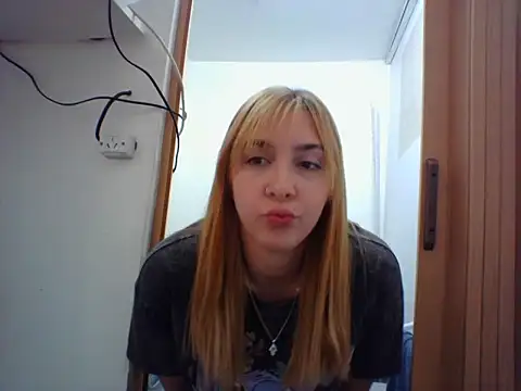 Snapshot of ayebran chatting on September 10, 2025, 9:59 pm ayebran online show from September 10, 2025, 9:59 pm