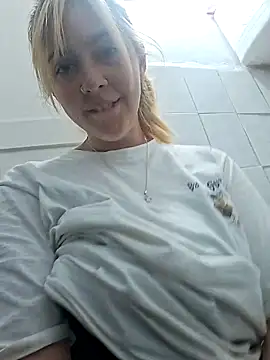 ayebran online show from October 3, 2025, 8:50 pm