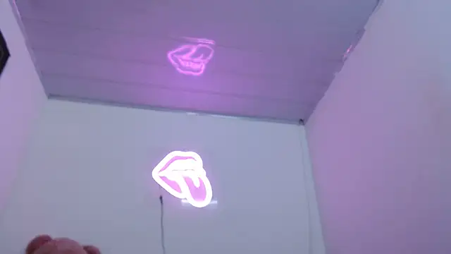 Snapshot of valerii_fox_69 chatting on December 3, 2025, 5:04 am valerii fox 69 online show from December 3, 2025, 5:04 am