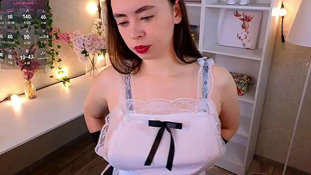 Snapshot of TraciMyntti chatting on October 3, 2025, 1:13 am TraciMyntti online show from October 3, 2025, 1:13 am