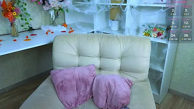 Snapshot of TraciMyntti chatting on October 24, 2025, 1:13 am TraciMyntti online show from October 24, 2025, 1:13 am