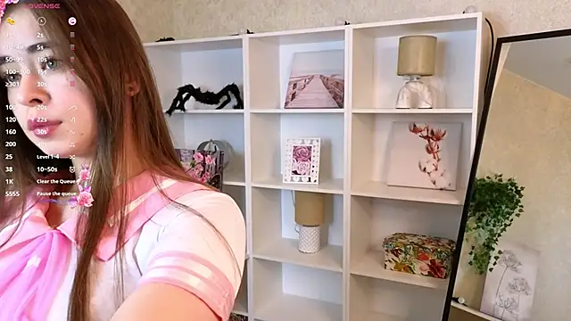 Snapshot of TraciMyntti chatting on November 14, 2025, 1:26 am TraciMyntti online show from November 14, 2025, 1:26 am