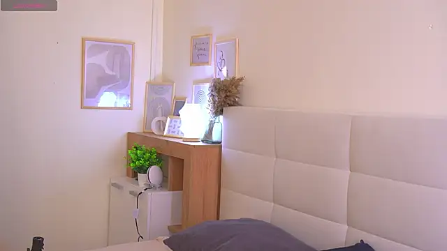 Venelopa online show from October 6, 2025, 12:02 pm