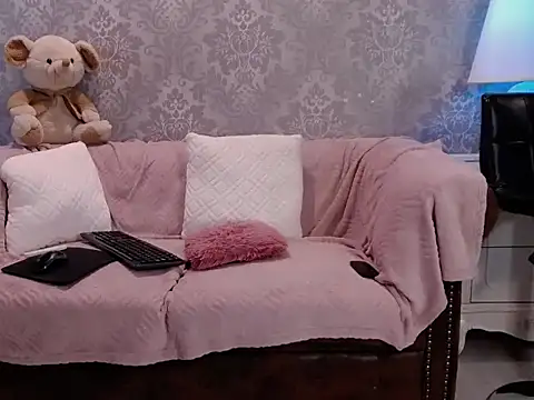 Ella Raven online show from April 7, 2026, 5:19 am