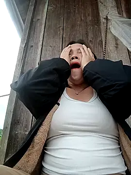 Snapshot of miumiu_00 chatting on October 24, 2025, 1:35 am miumiu 00 online show from October 24, 2025, 1:35 am