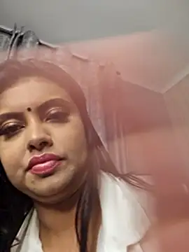 Indian GlowingMiax online show from December 5, 2025, 4:43 am