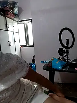 linda bae00 online show from October 15, 2025, 7:52 am