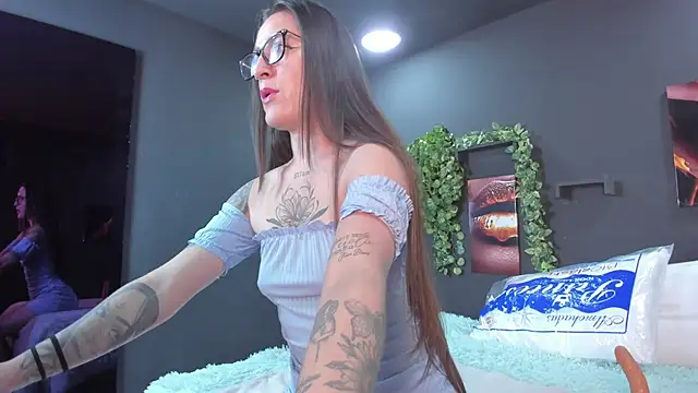 Snapshot of VelvetGreen chatting on November 6, 2025, 1:34 pm VelvetGreen online show from November 6, 2025, 1:34 pm