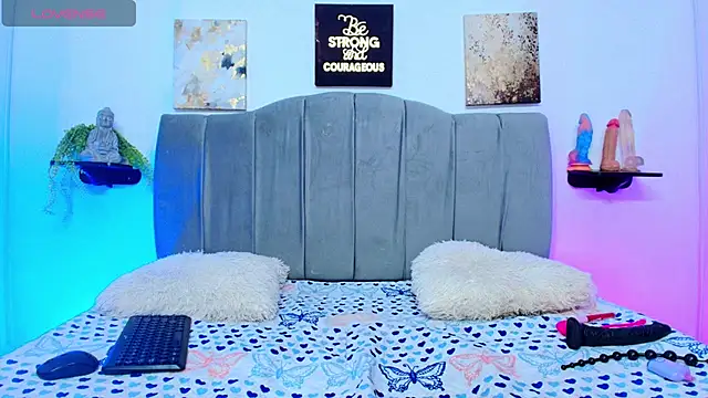 Maddy Esther online show from November 8, 2025, 7:34 pm