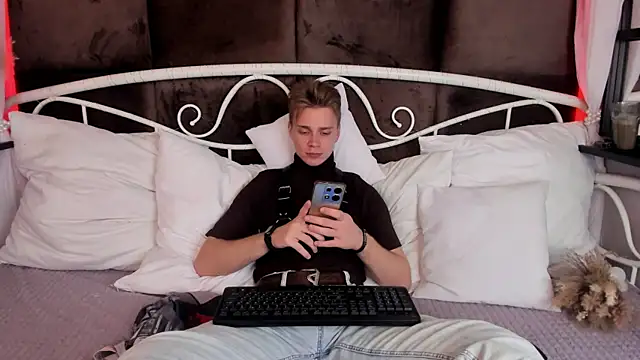 LawrenceMiles online show from October 11, 2025, 10:47 am