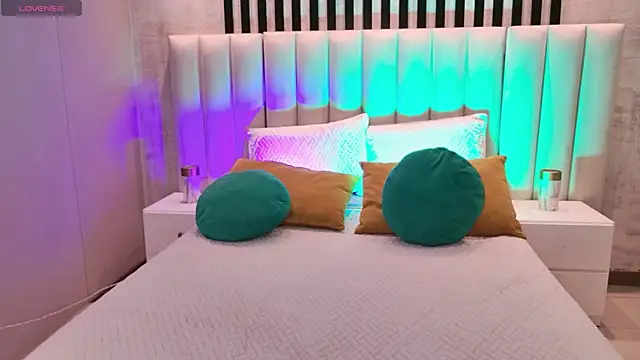 AprilRhodes  online show from October 26, 2025, 6:47 pm