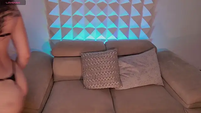 AprilRhodes  online show from November 11, 2025, 8:42 pm