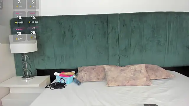 EmilyHanks  online show from April 5, 2026, 1:52 pm