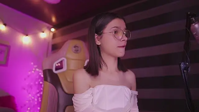 Lana Dreams  online show from November 19, 2025, 10:32 pm