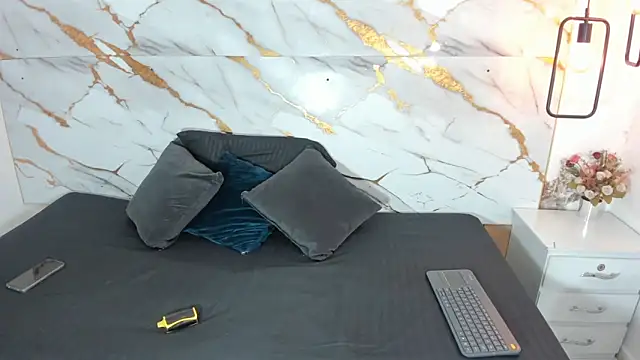 alise rouse online show from October 2, 2025, 4:08 am