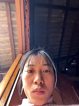 EmLy02 online show from December 17, 2025, 5:02 am