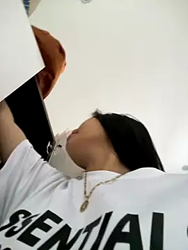 Snapshot of Miumieu chatting on November 13, 2025, 4:00 am Miumieu online show from November 13, 2025, 4:00 am