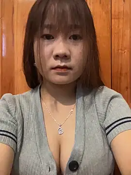 qinejr37 online show from October 18, 2025, 12:35 am