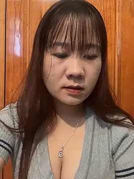 qinejr37 online show from October 23, 2025, 12:54 am