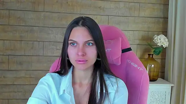 AlisaVersailles online show from October 5, 2025, 4:05 pm