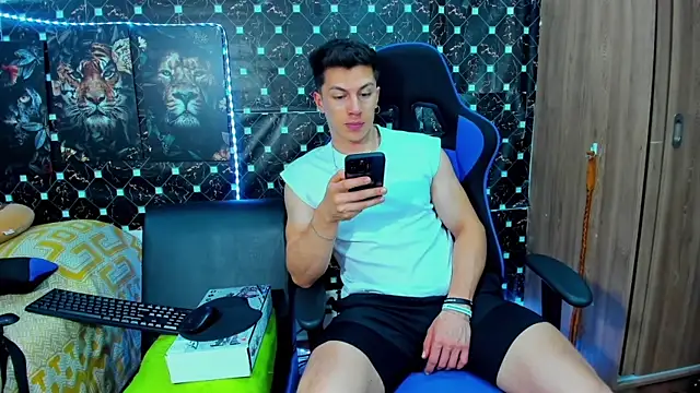 javiersexymann online show from October 2, 2025, 9:55 pm