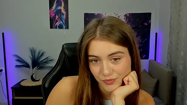 Snapshot of TracySpark chatting on October 1, 2025, 6:52 am TracySpark online show from October 1, 2025, 6:52 am