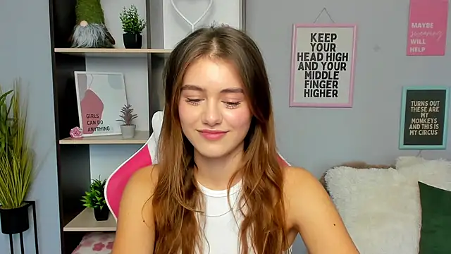 Snapshot of TracySpark chatting on November 9, 2025, 9:18 am TracySpark online show from November 9, 2025, 9:18 am