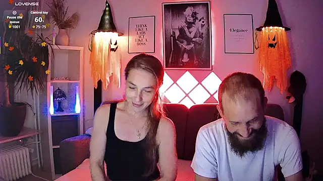 XBellaXundXUweX online show from October 7, 2025, 6:49 pm