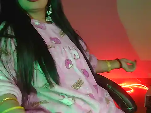 Hot shaly online show from November 10, 2025, 5:01 pm