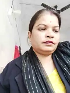 Rajnee33A online show from November 6, 2025, 11:22 am