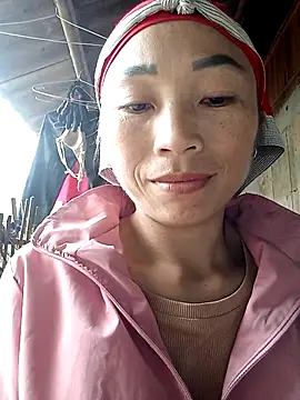 lucybaby00 online show from November 8, 2025, 6:02 am