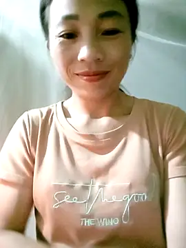 lucybaby00 online show from November 10, 2025, 10:42 pm