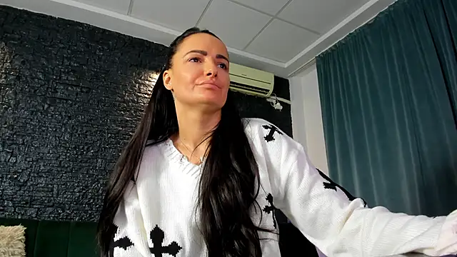 AnneSins online show from October 27, 2025, 6:34 pm