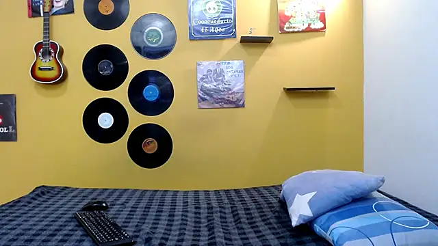 skinnyverus18 online show from February 14, 2026, 7:21 pm