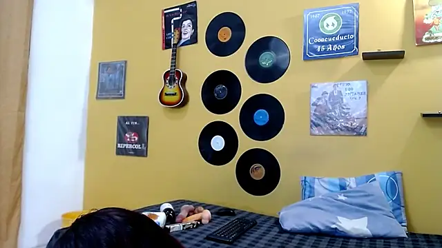 skinnyverus18 online show from March 17, 2026, 7:39 pm