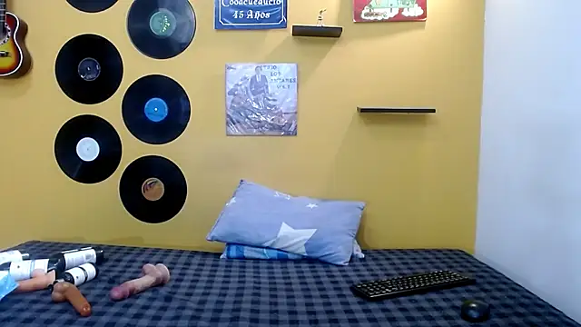 skinnyverus18 online show from April 4, 2026, 6:49 pm