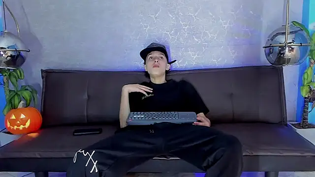 ArthurCox online show from October 28, 2025, 5:37 pm