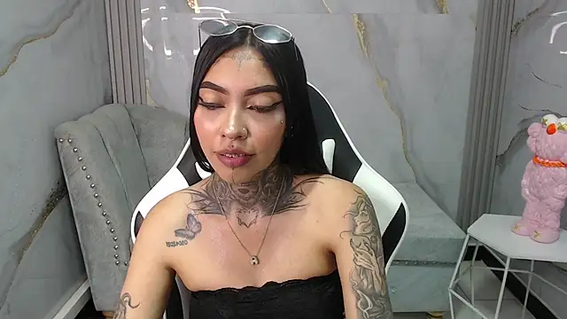 Ashley Blum v online show from October 2, 2025, 8:05 pm