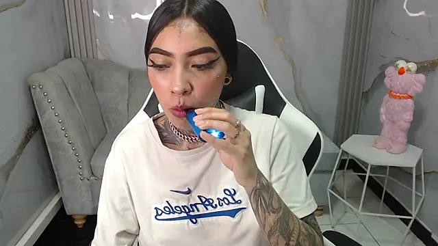 Ashley Blum v online show from October 7, 2025, 8:06 pm