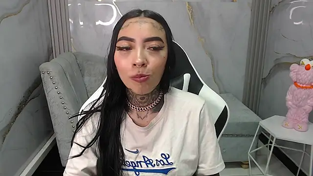 Ashley Blum v online show from October 8, 2025, 8:17 pm